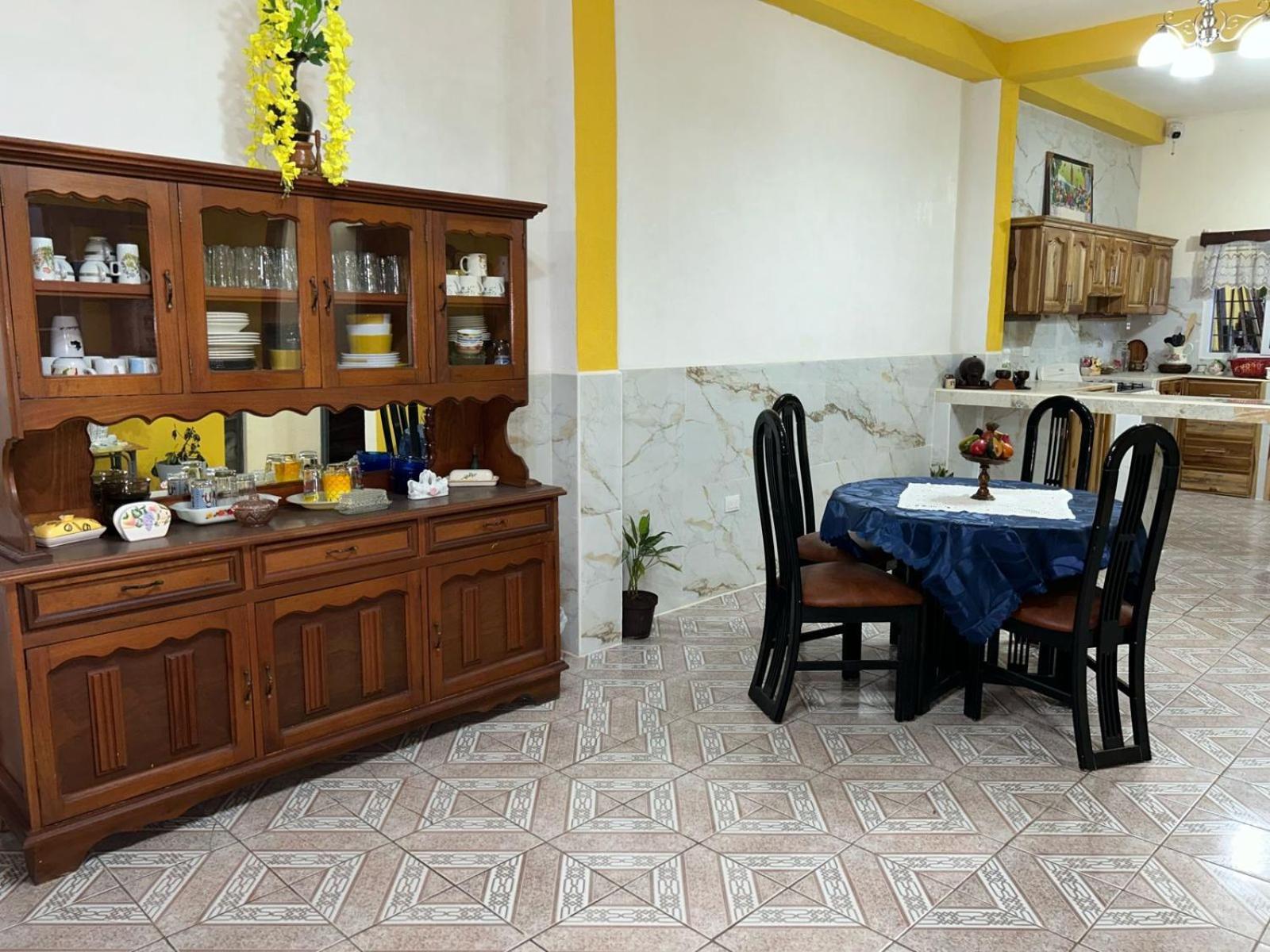 Casa Maya Itza Флорес Экстерьер фото