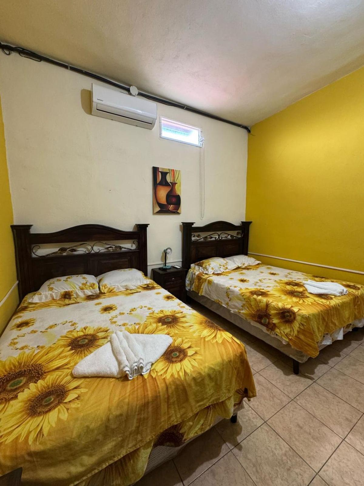Casa Maya Itza Флорес Экстерьер фото