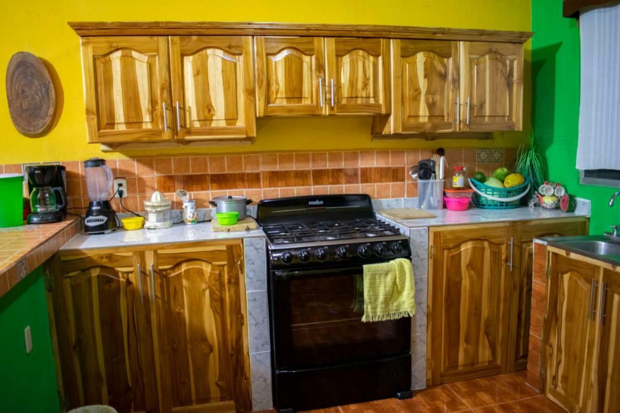 Casa Maya Itza Флорес Экстерьер фото